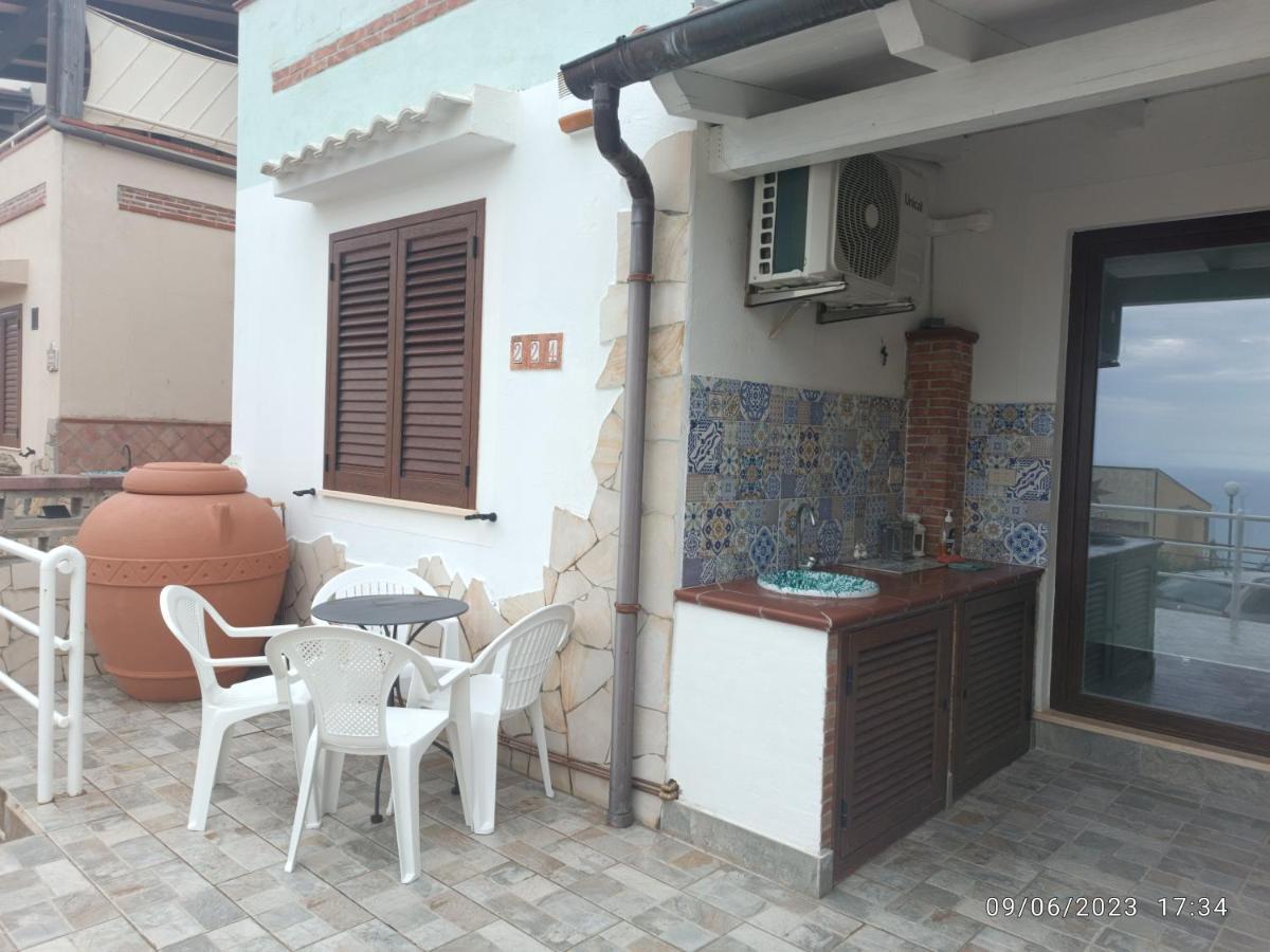 Appartement Tra Cielo E Mare à Capo dʼOrlando Extérieur photo